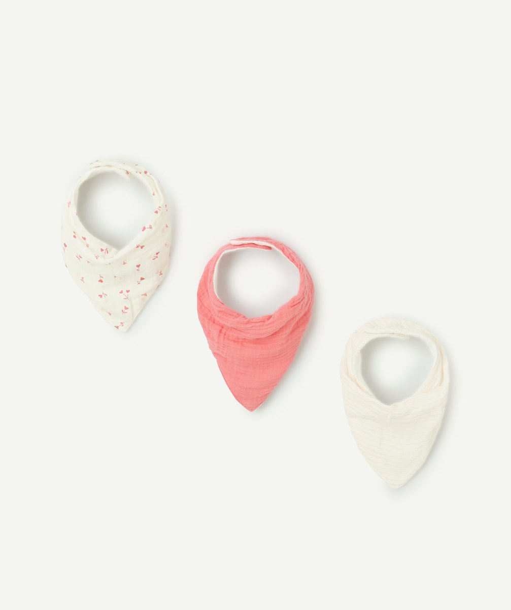 Set of 3 pink and ecru bandana-style cotton gauze baby bibs