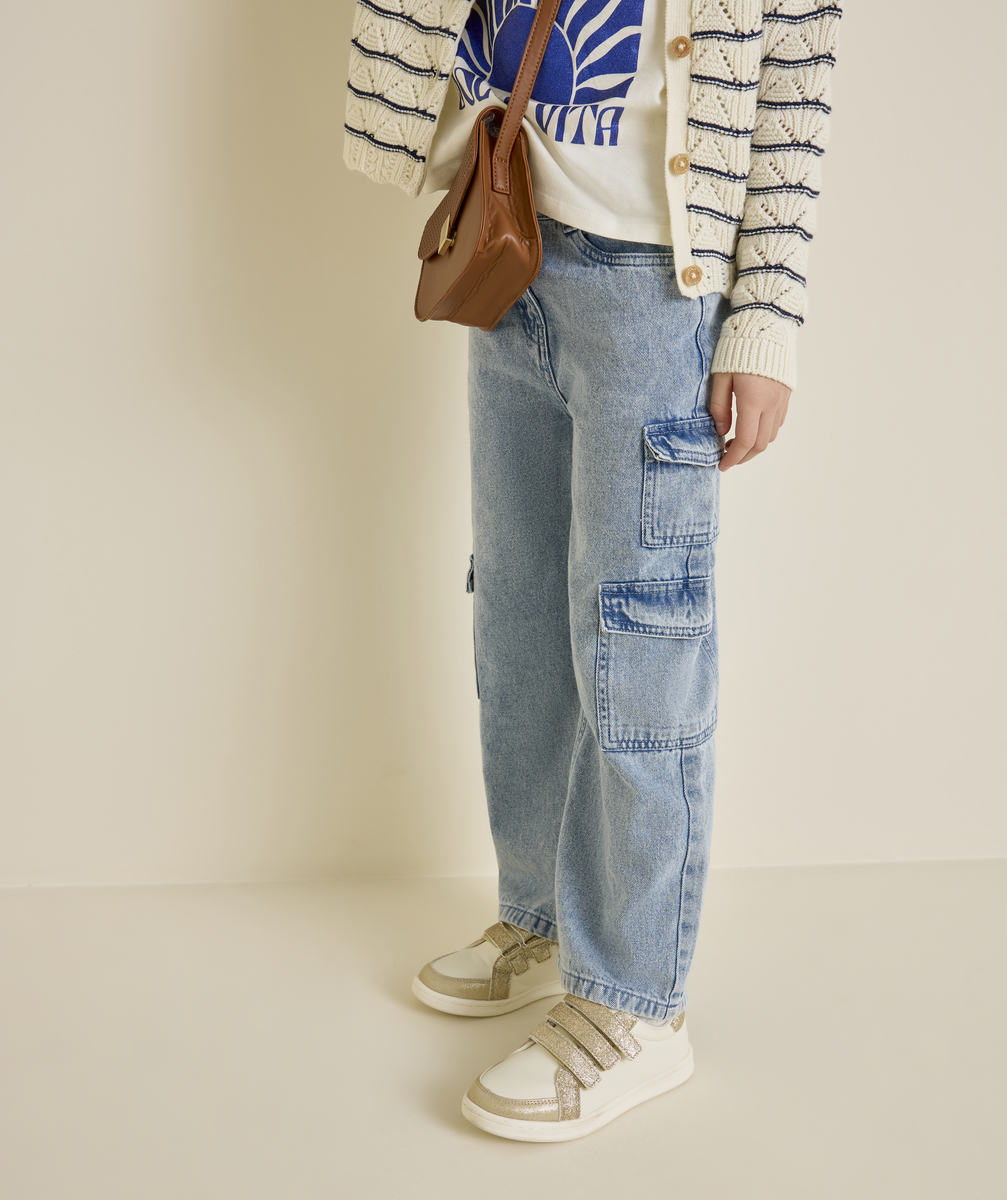 Long and wide blue denim jeans for girls with cargo pockets